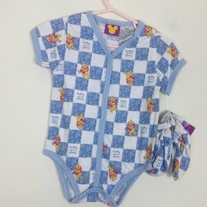 Vintage deadstock Disney Winnie the Pooh snap one piece w/ mittens/footies. 18m